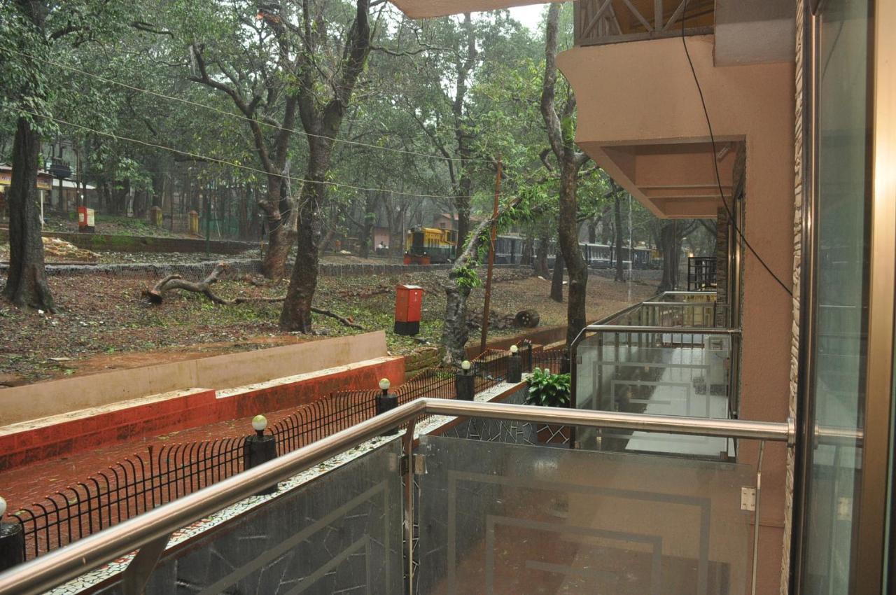 Hunjar House Hotel Panvel Exterior foto
